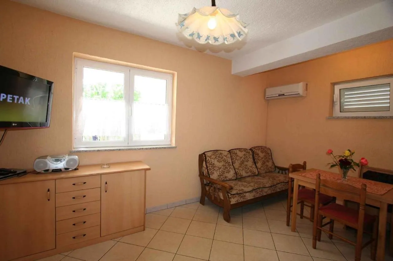 Apartments In Silo/Insel Krk 13571