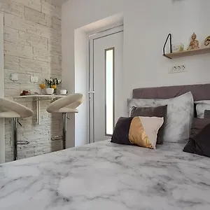Appartamento Studio Apartman Gržetić, Šilo