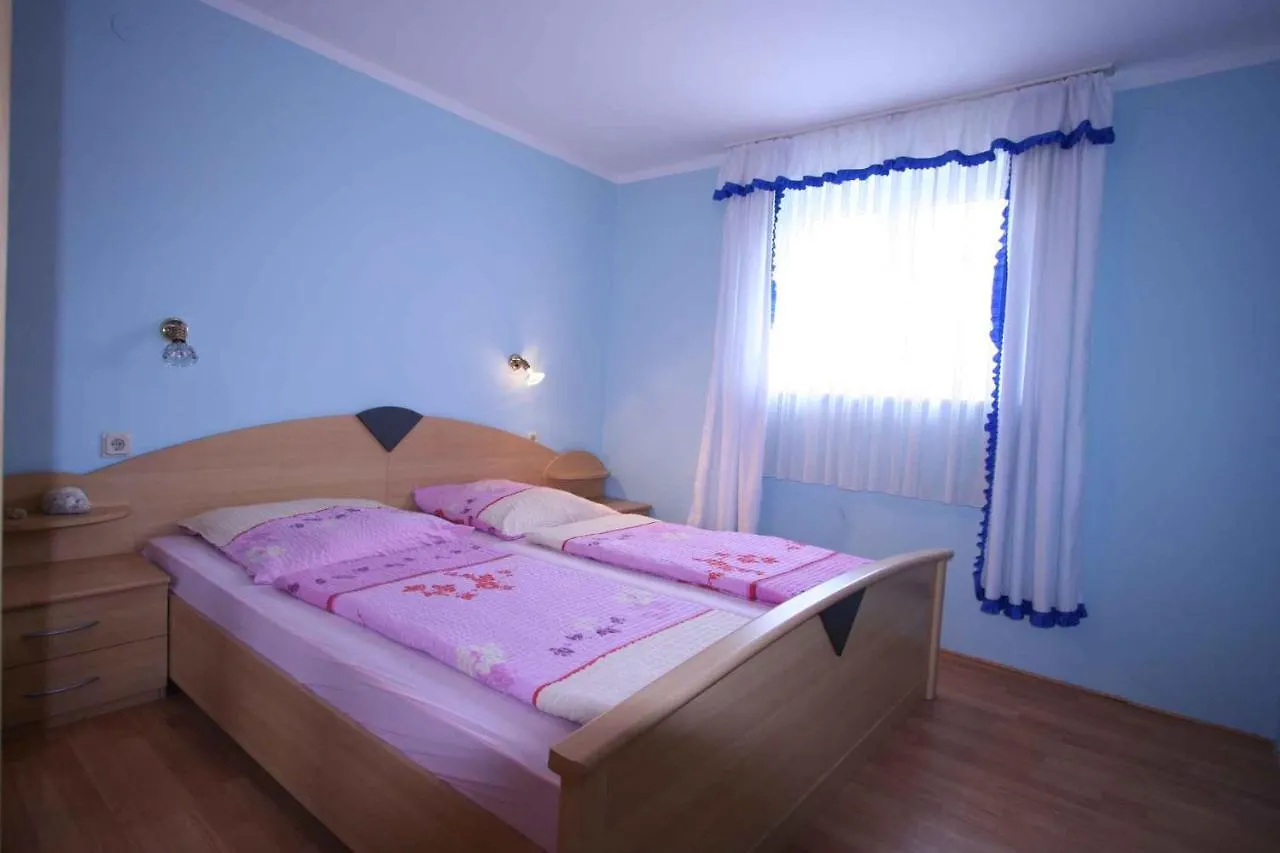Apartments In Silo/Insel Krk 13571